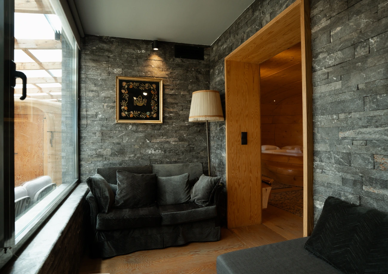 Gallery 48